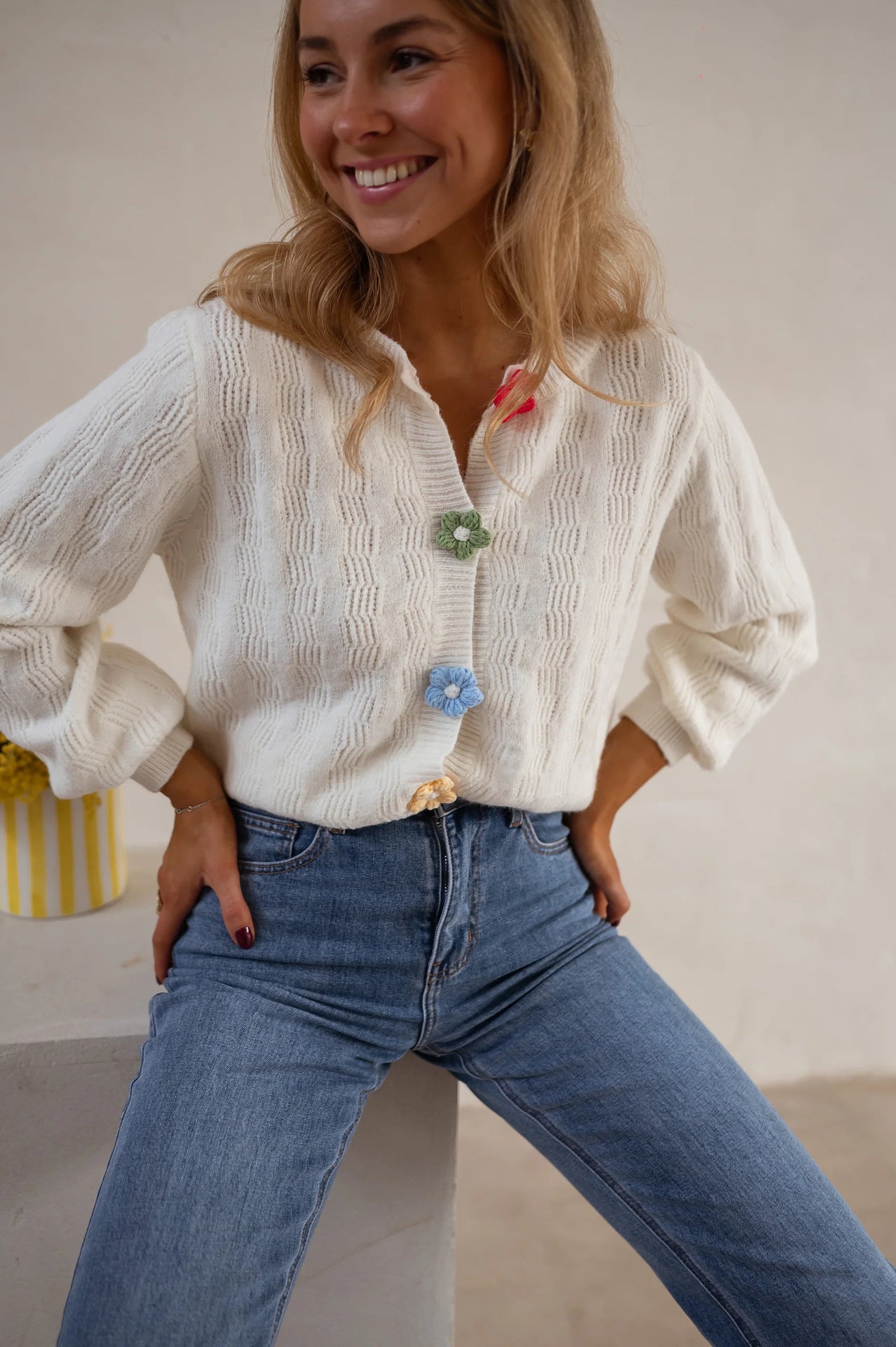 Damen Strickjacke mit kreativen Knopfdetails und strukturiertem Muster R&B