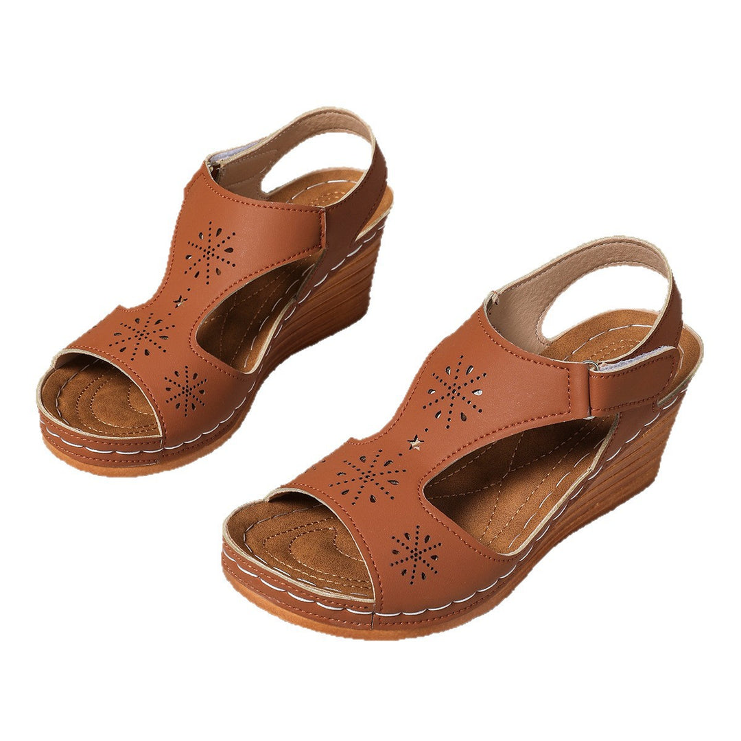 Damen Wedge-Sandalen mit luftigen Cut-Outs und verstellbarem Riemen R&B
