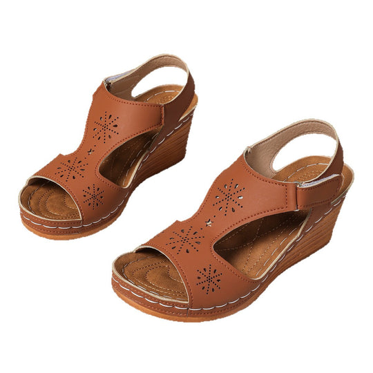Damen Wedge-Sandalen mit luftigen Cut-Outs und verstellbarem Riemen R&B