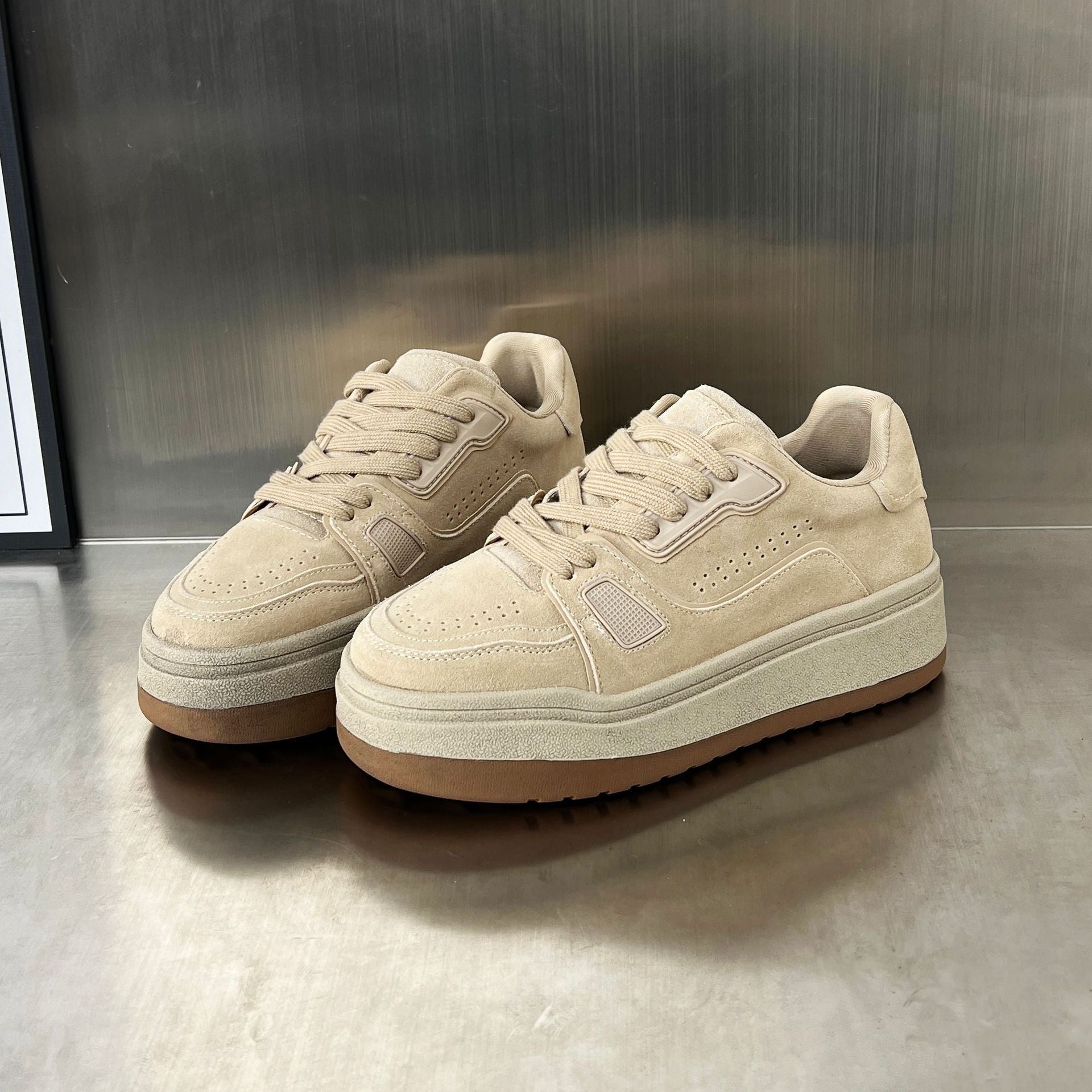 Damen Chunky Sneakers aus hochwertigem Wildleder mit bequemem Fußbett und rutschfester Sohle R&B