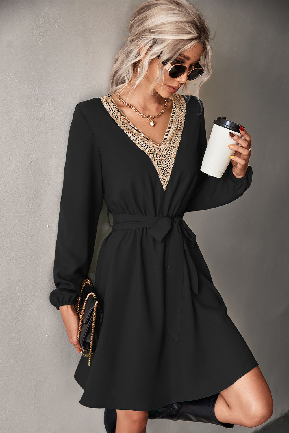Damen elegantes Kleid mit V-Ausschnitt, Rüschendetails und Taillengürtel R&B