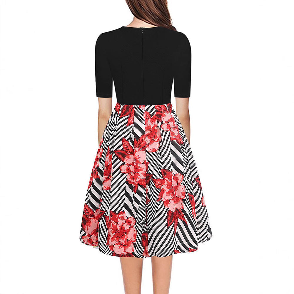 Damen Midikleid mit floralem Muster und gestreiften Akzenten