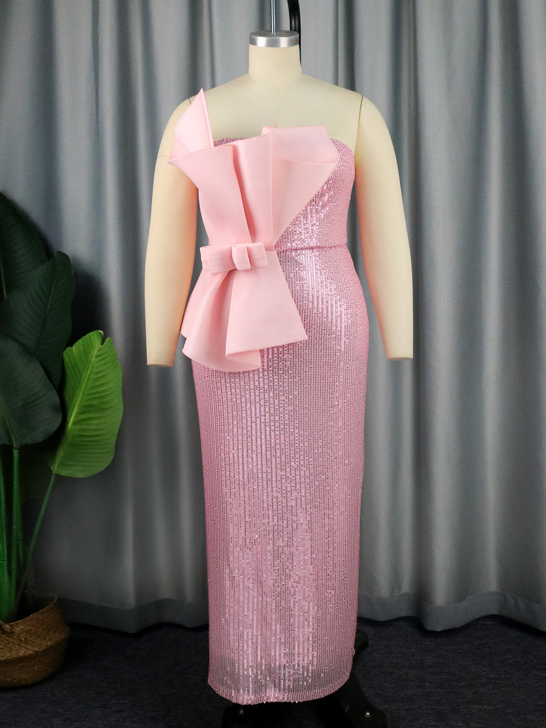 Damen glitzerndes Abendkleid mit asymmetrischem Design und extravaganten Rüschen R&B