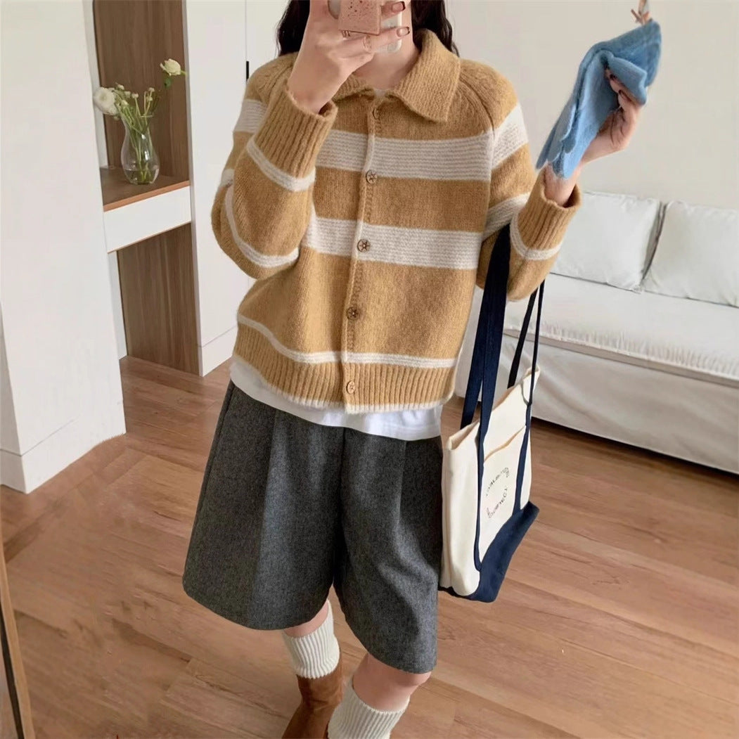 Damen Strickjacke mit charakteristischem Kragen und modischen Blockstreifen R&B