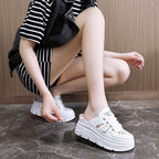Damen Sneaker mit modischem Plateau und luftiger Schnürung