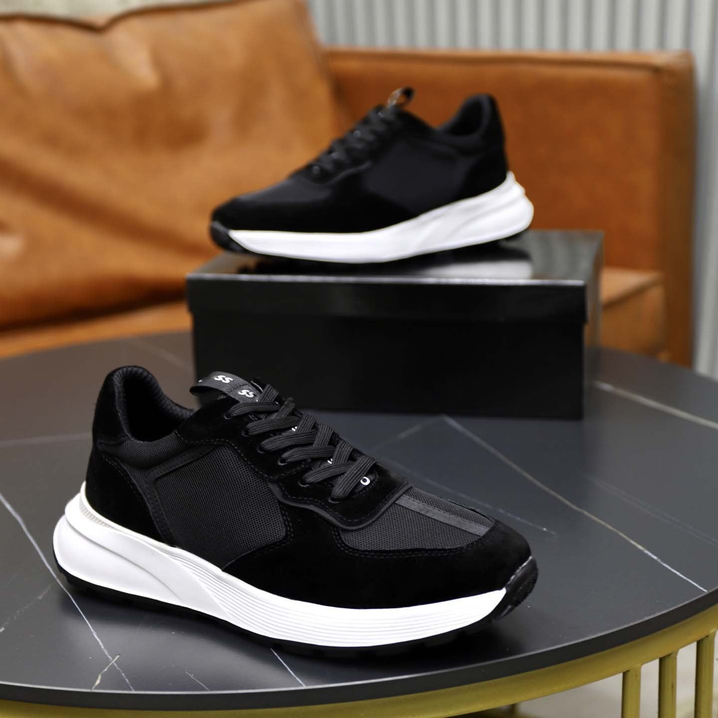 Damen Sportliche Sneakers mit modernem Design und dämpfender Sohle R&B