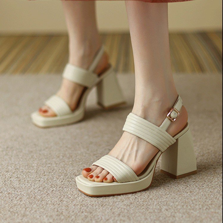 Damen Blockabsatzsandalen mit breiten Riemen und verstellbarem Schließen R&B