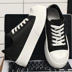 Damen modische Plattform-Sneaker mit lackiertem Obermaterial und klassischem Schnürsystem