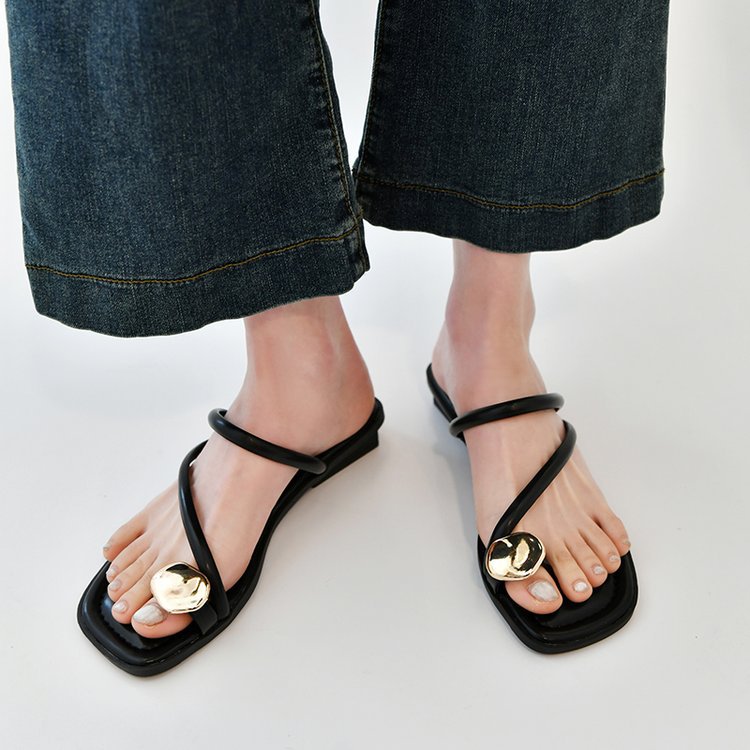 Damen modische Sandaletten mit elegantem Riemendesign und auffälligem Schmuckdetail R&B
