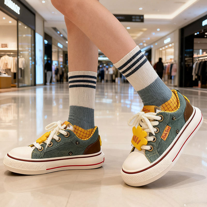 Damen Sportliche Sneaker mit buntem Denim-Obermaterial und praktischen Schnürdetails R&B
