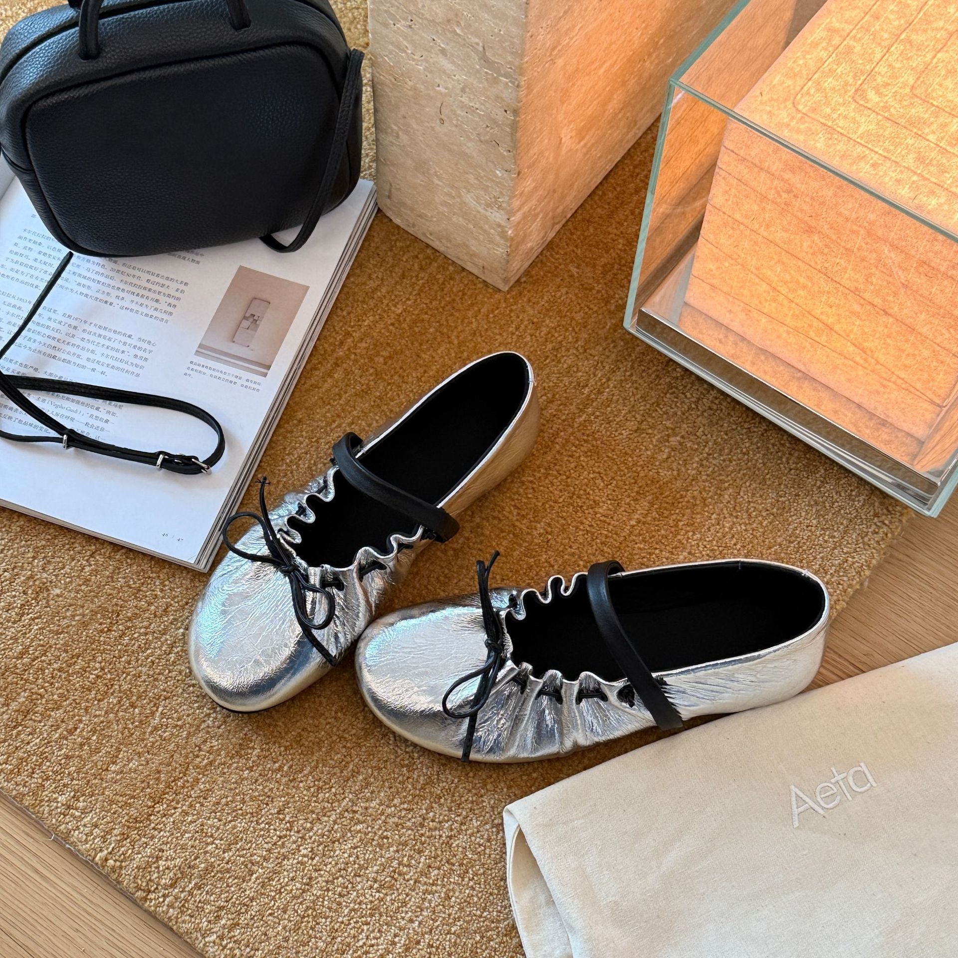 Damen Ballerinas mit elastischem Riemen und metallischem Glanz R&B