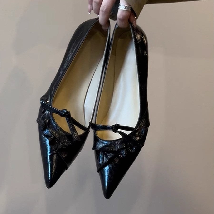 Damen spitze Pumps mit verspieltem Rüschendetail und elegantem Bindand