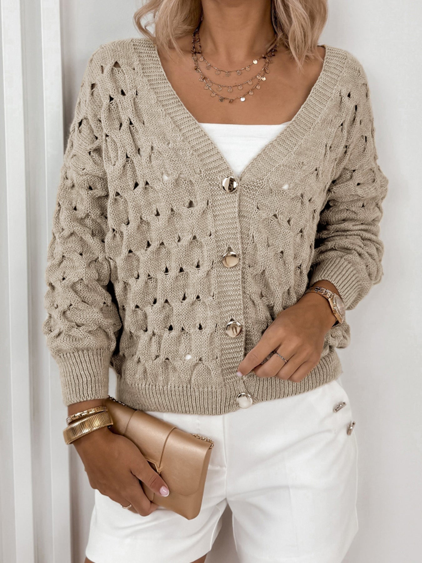 Damen Strickjacke mit luftiger Maschenstruktur und eleganten Knopfdetails