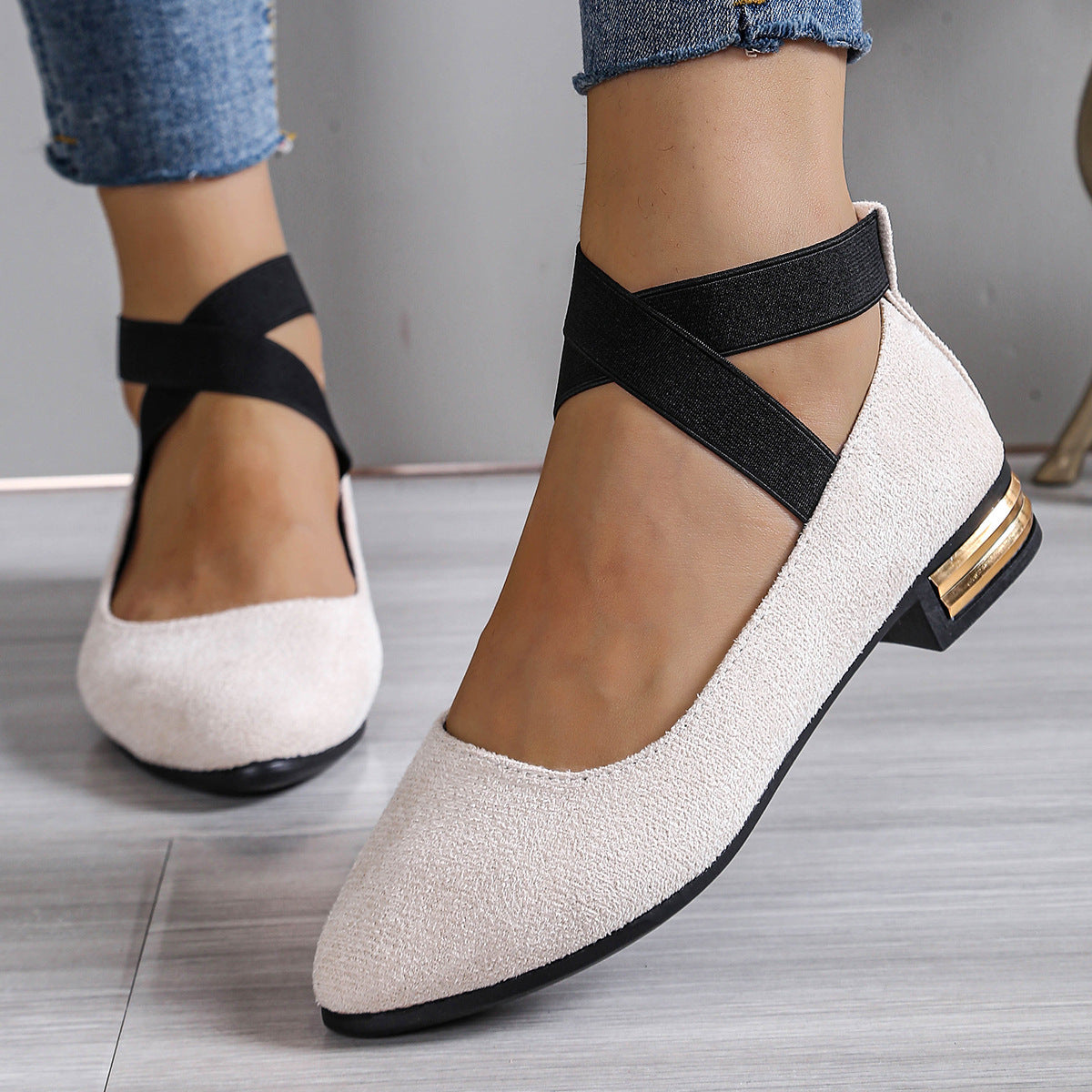 Damen Elegante Ballerinas mit modischem elastischen Riemen und goldfarbenem Detail R&B