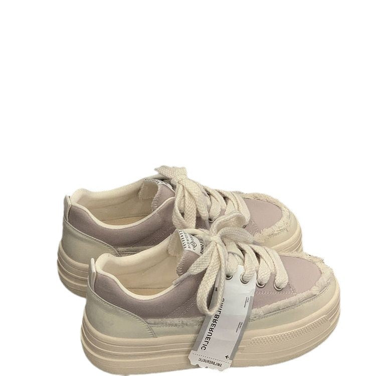 Damen Plateausneaker mit modischen Designelementen und komfortabler Dämpfung