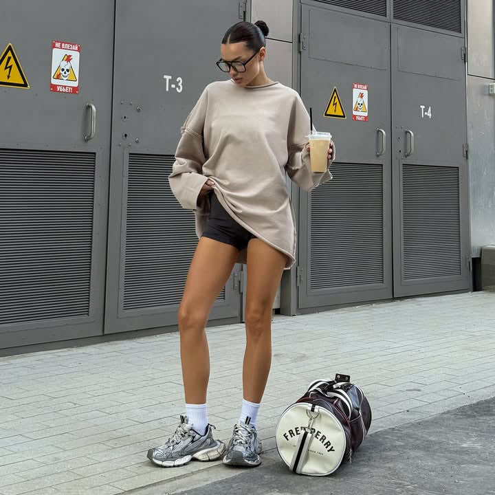 Damen stylischer Oversized Pullover mit modischen Ärmeldetails R&B