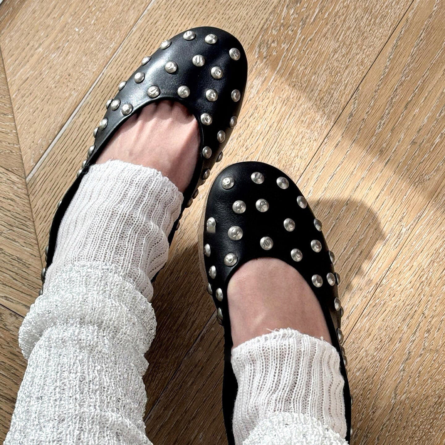 Damen elegante Ballerinas mit auffälligem Nietenbesatz