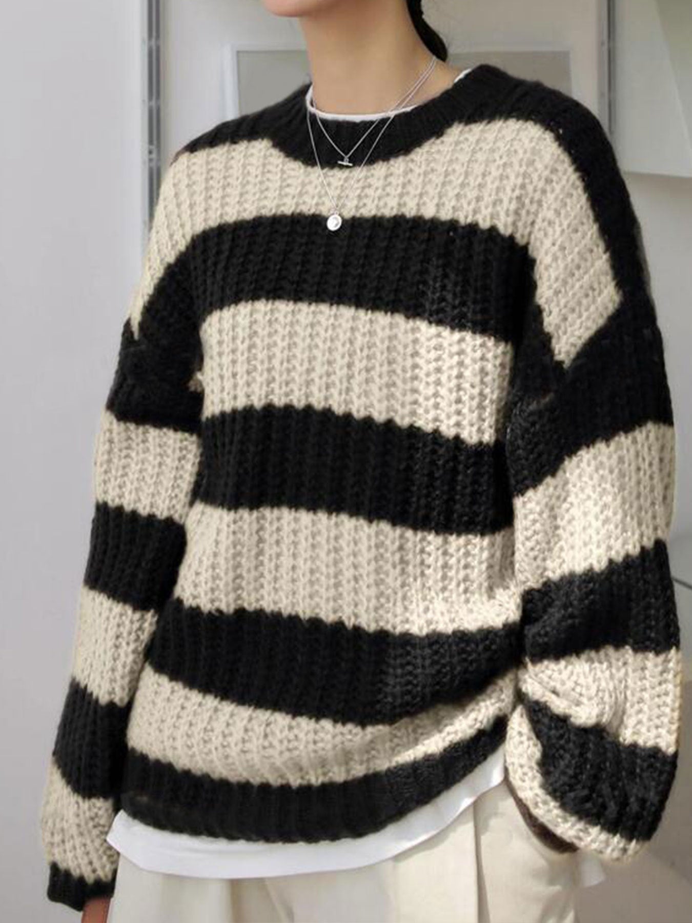 Damen modischer Strickpullover mit breiten Streifen und lockerer Passform R&B