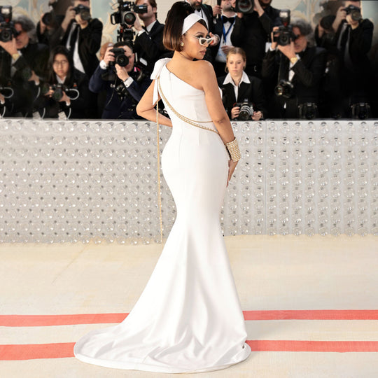 Damen Elegantes Abendkleid mit asymmetrischem Design und glamourösen Kettenakzenten R&B