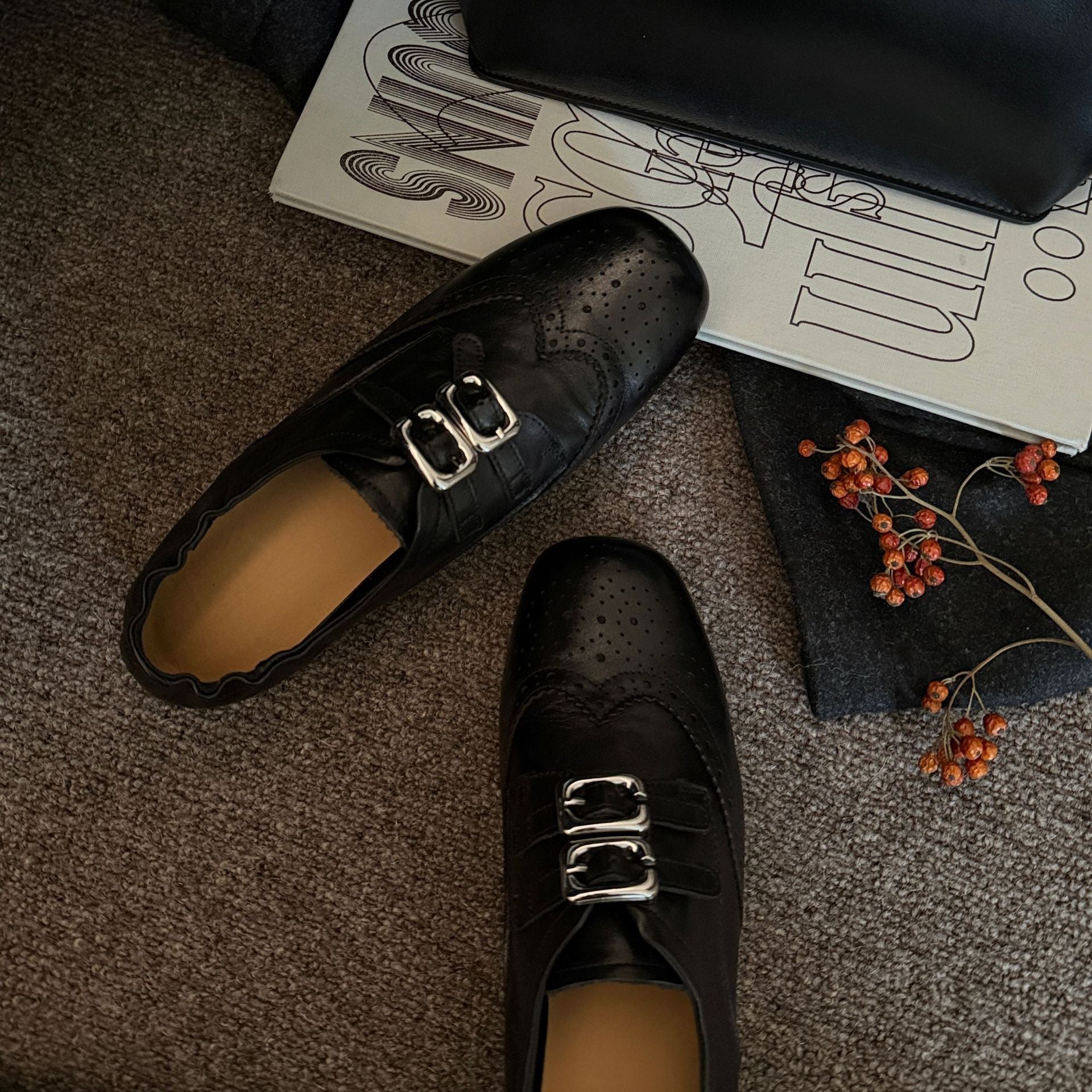 Damen klassische Schnürschuhe mit edlen Zierschnallen