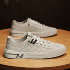 Damen Modische Sneakers aus hochwertigem Kunstleder mit bequemem Fußbett