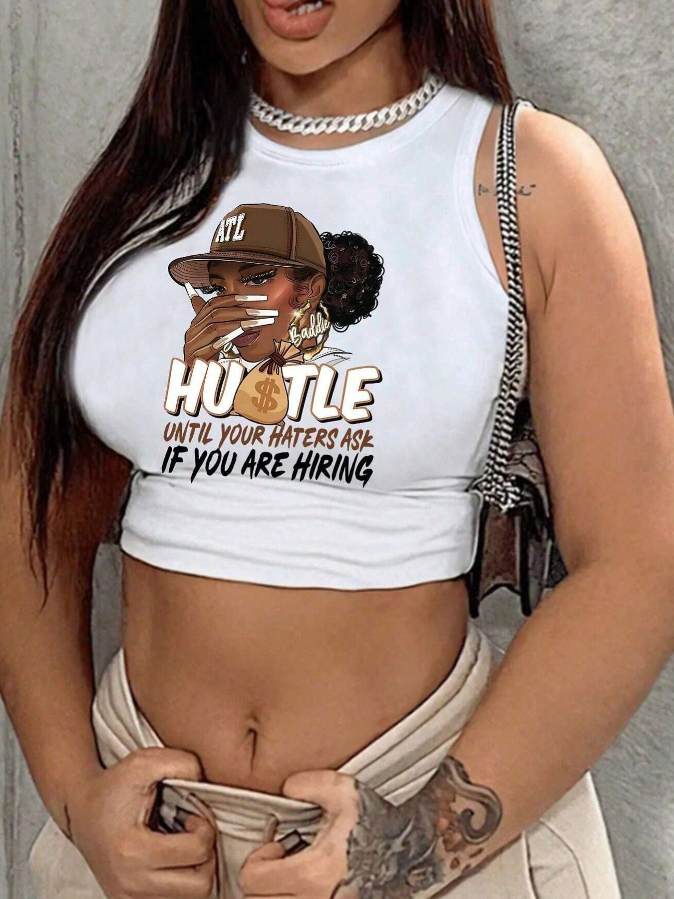 Damen Crop-Top mit mutigem Statement-Druck R&B