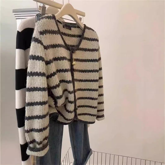Damen Strickjacke im Boho-Stil mit Knopfleiste und breiten Ärmel R&B