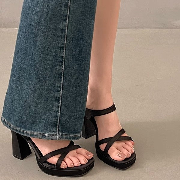 Damen Plateau-Sandalen mit breiten Riemen und elegantem Blockabsatz R&B