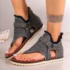 Damen modische Zehentrenner-Sandalen mit hochwertigem Kunstleder und dekorativen Nieten R&B