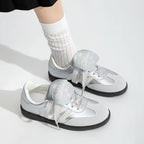Damen Sneaker mit glänzendem Obermaterial und einzigartigem Design