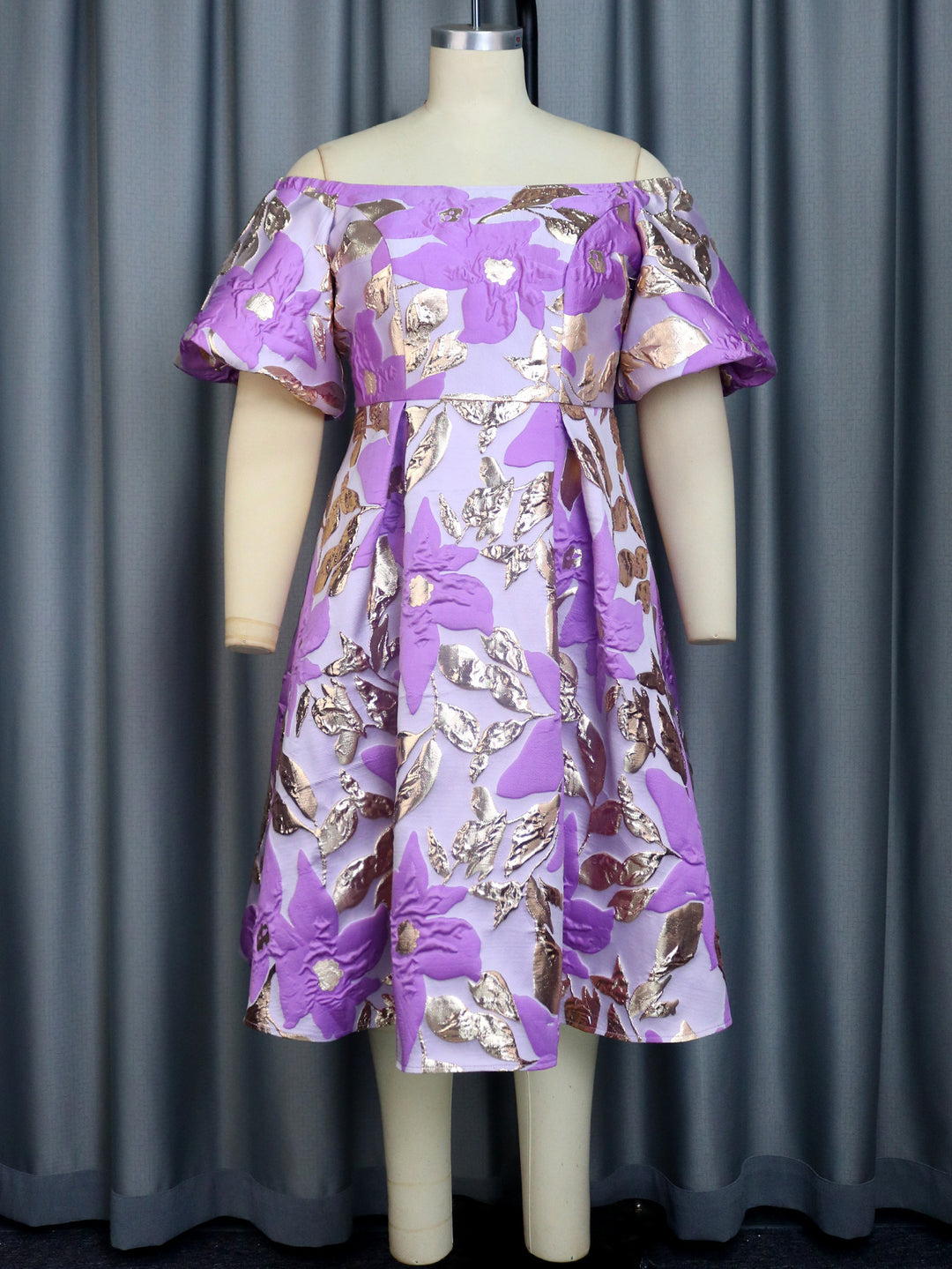 Damen Off-Shoulder Kleid mit floralen Präge-Details R&B
