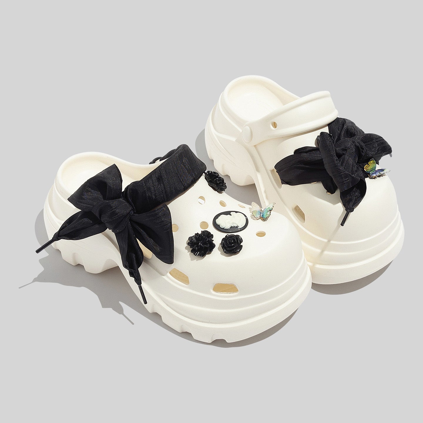 Damen Modische Clogs mit dekorativen Applikationen und komfortabler Sohle