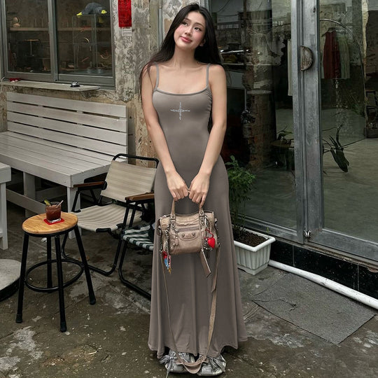 Damen Elegantes Maxikleid mit verstellbaren Trägern und Paillettenverzierung R&B