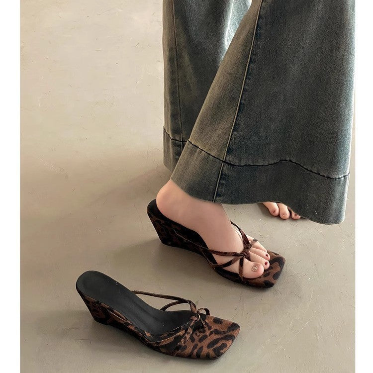 Damen Wedge-Sandalen mit animalischem Print und modischem Riemendesign R&B