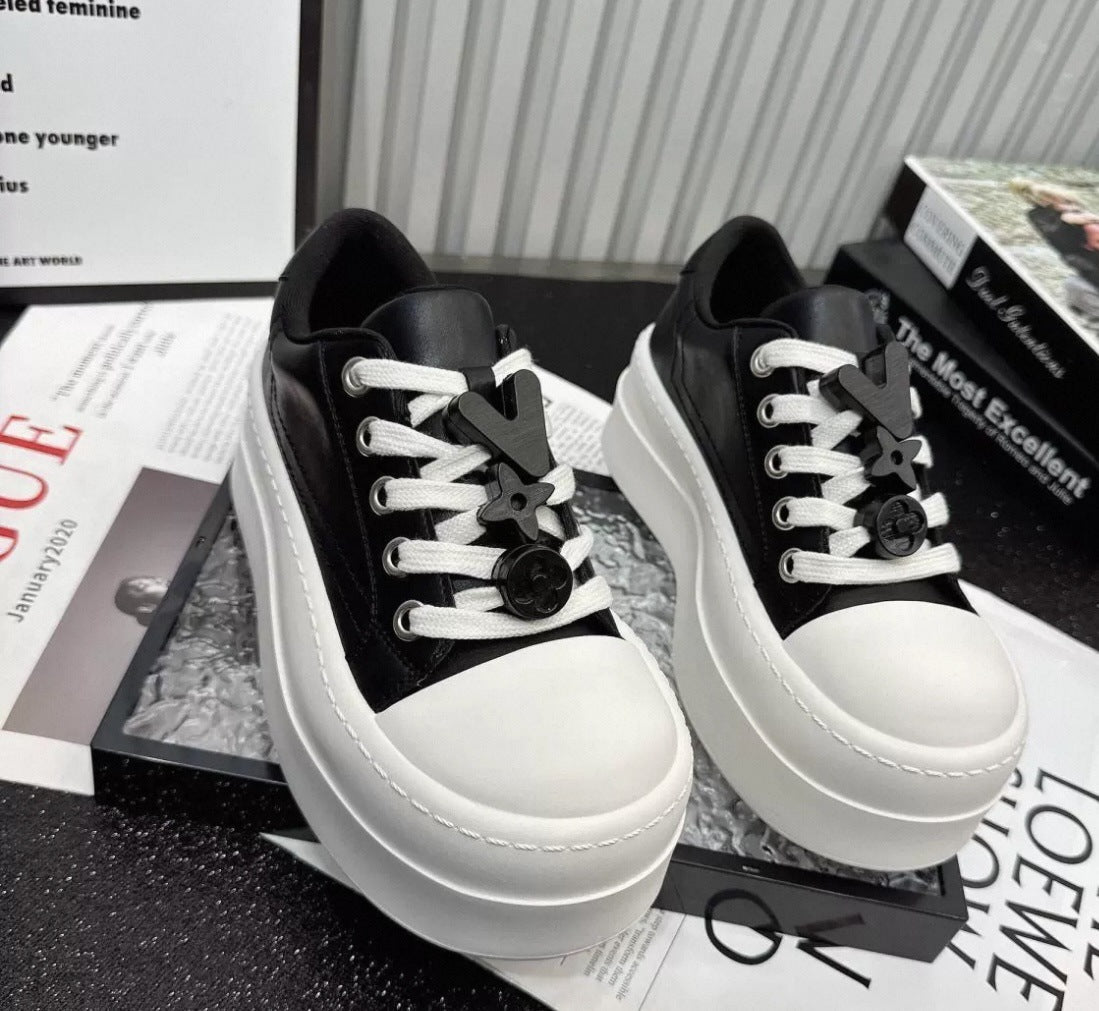 Damen Modische Sneakers mit auffälligem Design