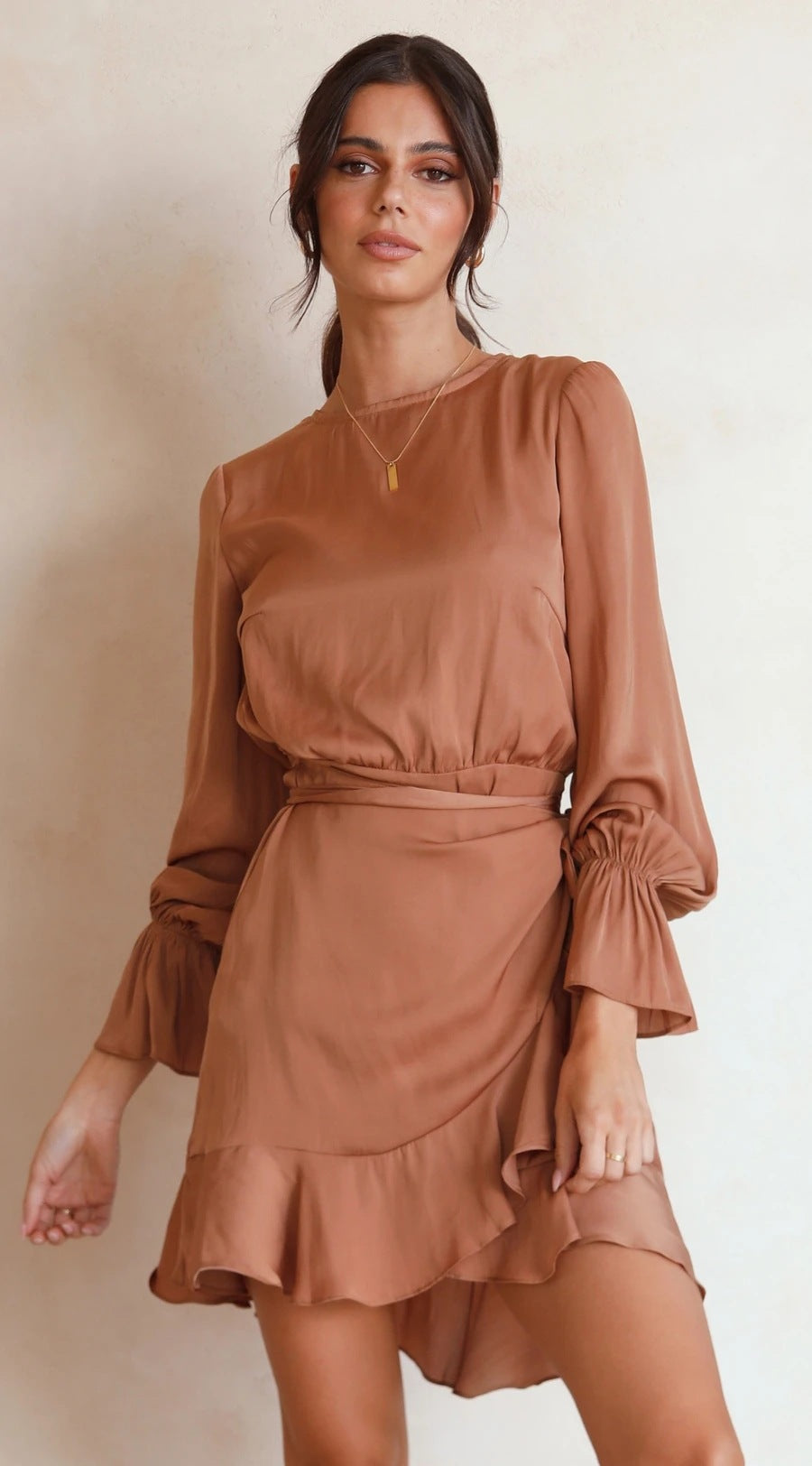 Damen Wickelkleid mit schwingenden Volant-Ärmeln und elegantem Taillenband R&B