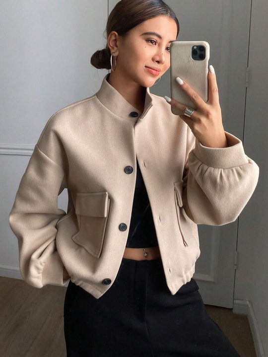 Damen Modische Kurzjacke mit Stehkragen und praktischen Taschen R&B