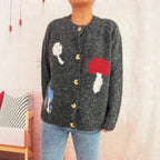 Damen Strickjacke mit buntem Pilzmotiv und Knopfdetails R&B