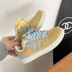 Damen Modische Freizeitsneakers mit weichem Wildleder-Obermaterial und bunten Akzenten R&B