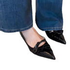 Damen spitze Pumps mit verspieltem Rüschendetail und elegantem Bindand