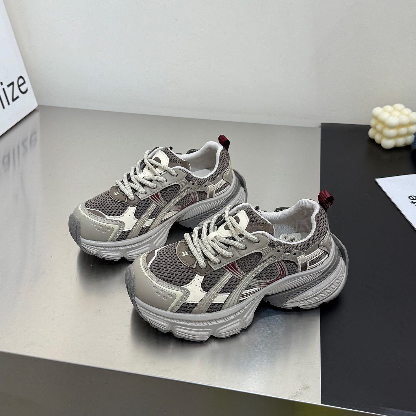 Damen moderne Dämpfung Sneakers für hohen Tragekomfort R&B