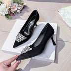 Damen elegante spitze Pumps mit strassverzierter Schleife
