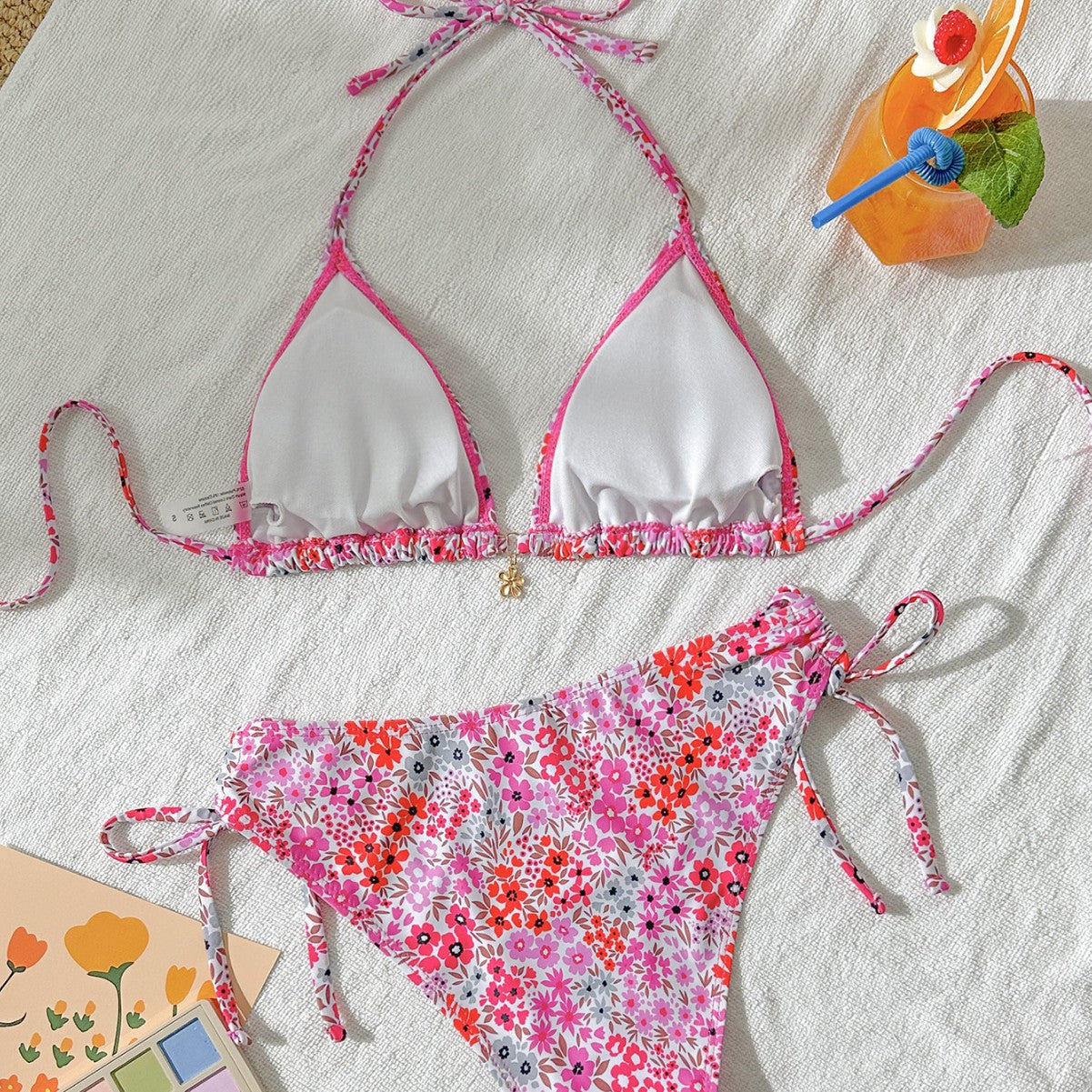 Damen Triangel-Bikini mit verstellbarem Bindand und femininem Blütenmuster