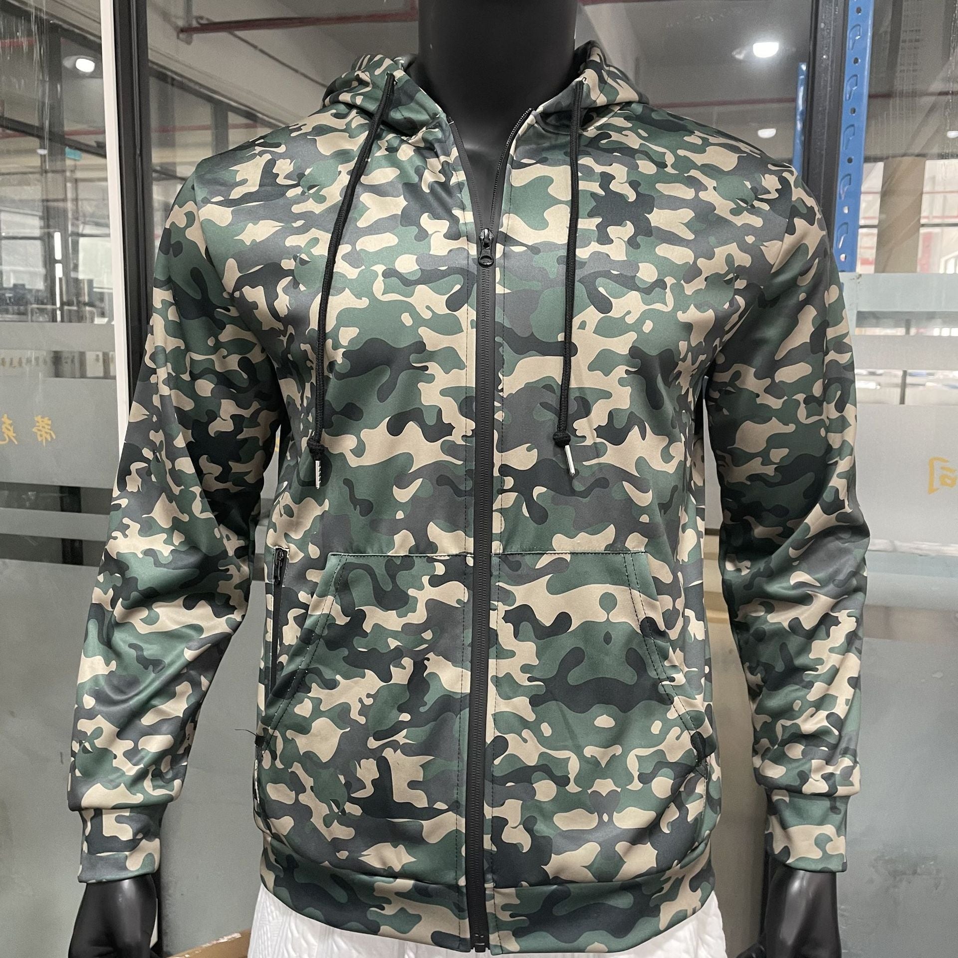 Herren Camouflage-Fleecejacke mit praktischen Taschen und verstellbarem Kordelzug R&B