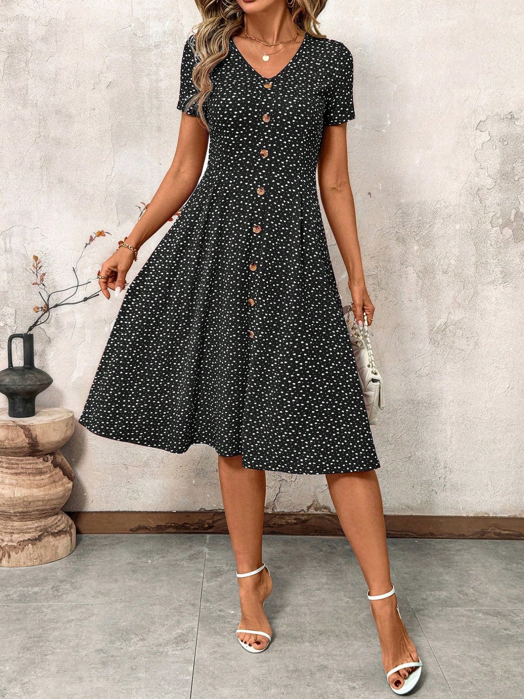 Damen Knielanges Kleid mit V-Ausschnitt und Knopfdetails R&B