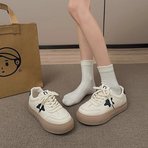 Damen Sportliche Sneakers mit verspielten Stern-Applikationen und bequemer Sohle R&B