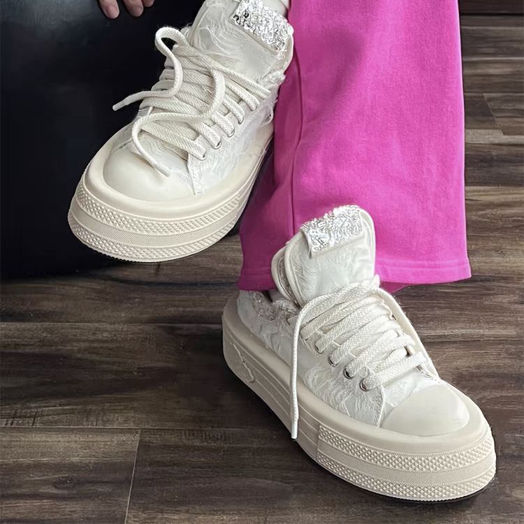 Damen Sneakers mit glitzernden Applikationen und hochgezogenem Plateau
