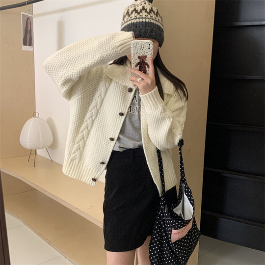 Damen Grobstrickjacke mit kontrastierenden Knöpfen und strukturiertem Design R&B