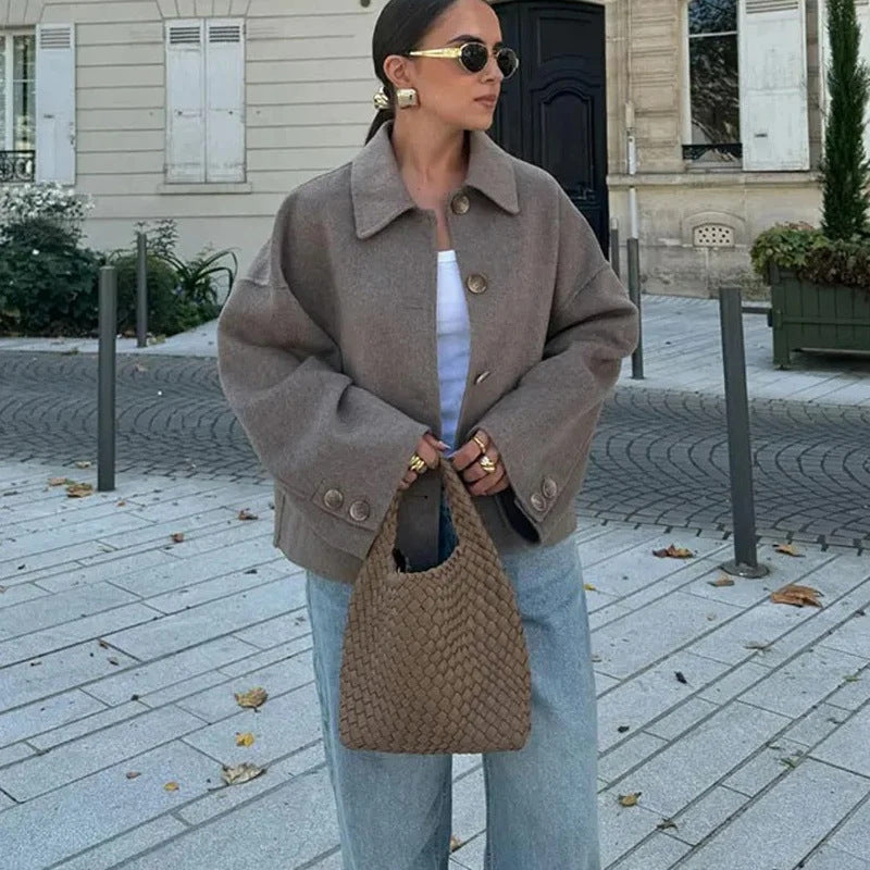 Damen nan kurze kastige Wolljacke mit Hemdkragen, durchgehender Knopfleiste und eingesetzten Eingrifftaschen R&B