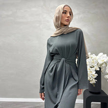 Damen Modisches Maxikleid aus fließendem Stoff mit weiten Ärmeln R&B